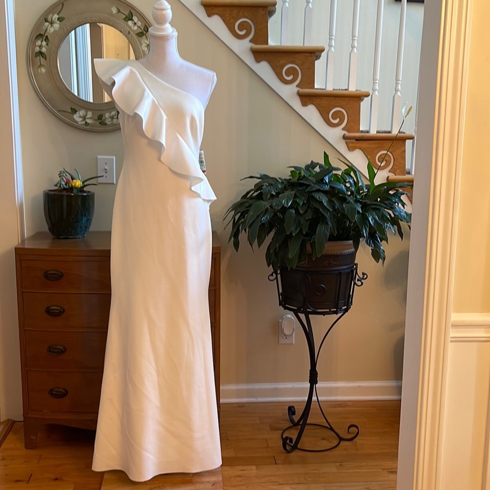 Stunning Jessica Howard creamy White One Shoulder Dress Sz 8